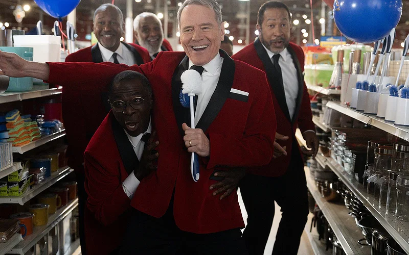 Muniz, Cranston, and Kaczmarek Return in an Anarchic, Wildly Funny Revival 3 177295 0910 scaled