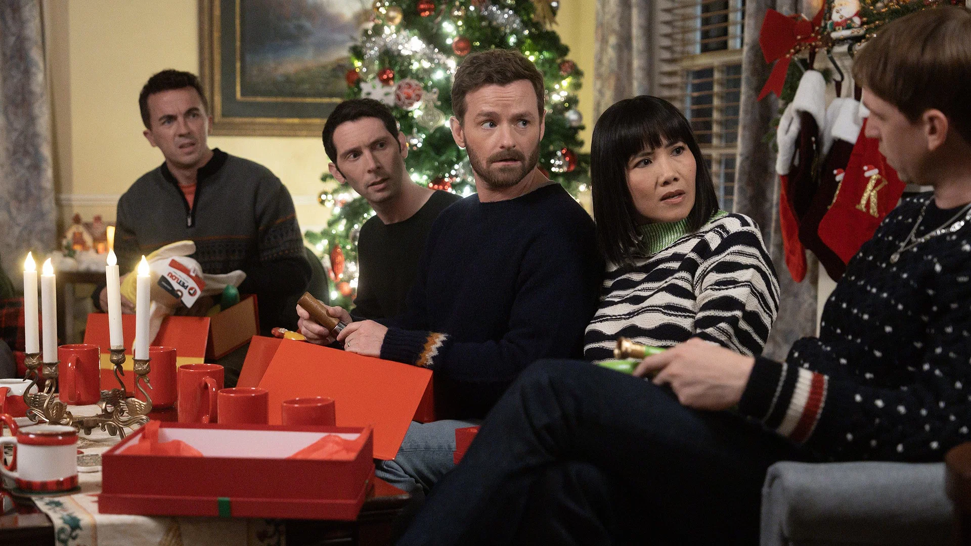 Muniz, Cranston, and Kaczmarek Return in an Anarchic, Wildly Funny Revival 18 177450 1462 scaled