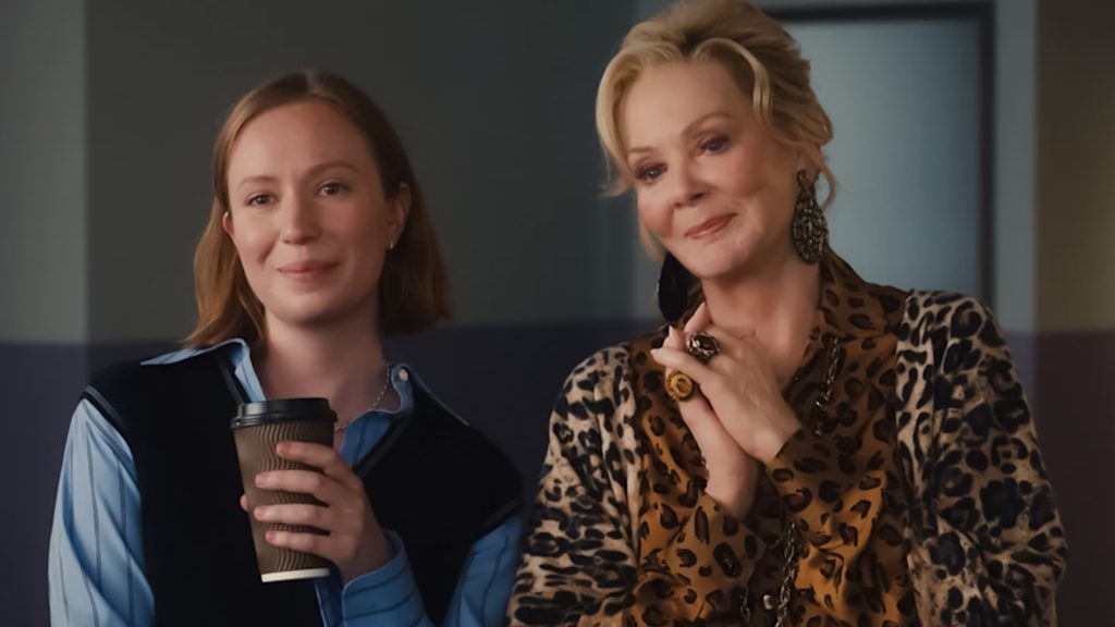 Hannah Einbinder and Jean in Smart Hacks 