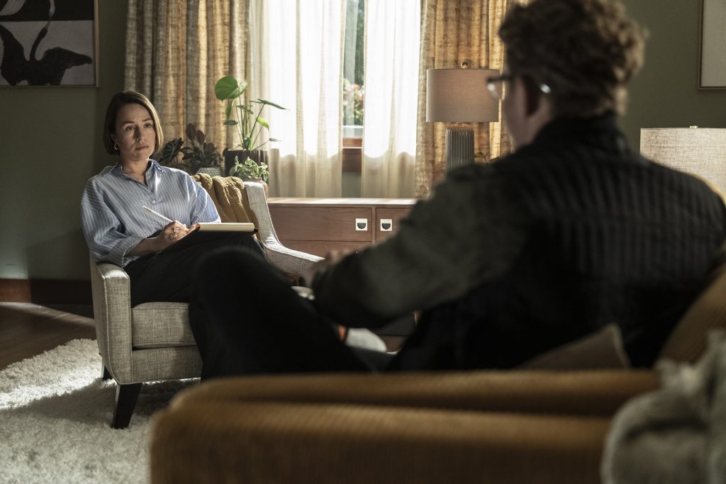 Sarah Goldberg as Joanne Felder, Billy Magnussen as Duncan Park in a therapy session scene in The Audacity