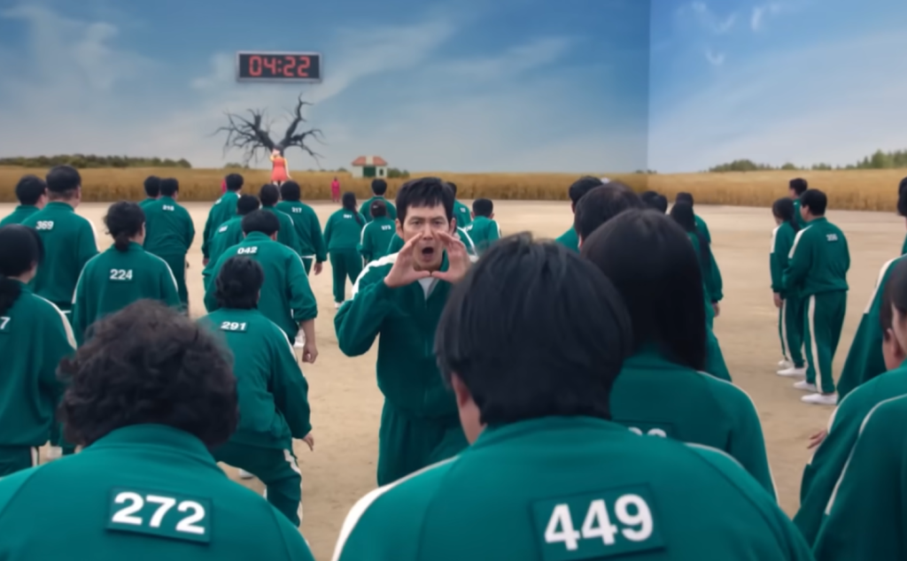 Gi hun trying to help others during red light green light game in Squid Game Season 2