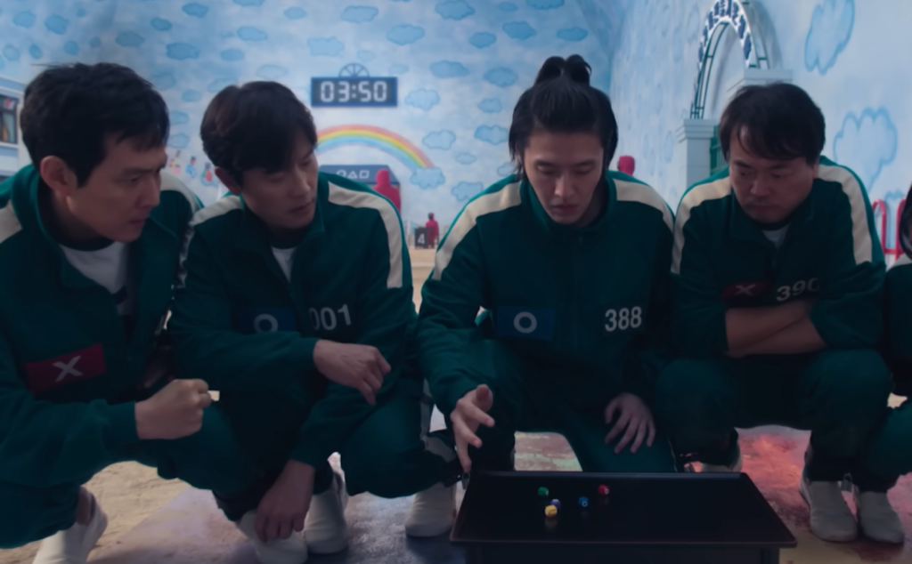 Kang Dae-ho playing gong-gi in Pentathlon in Squid Game Season 2