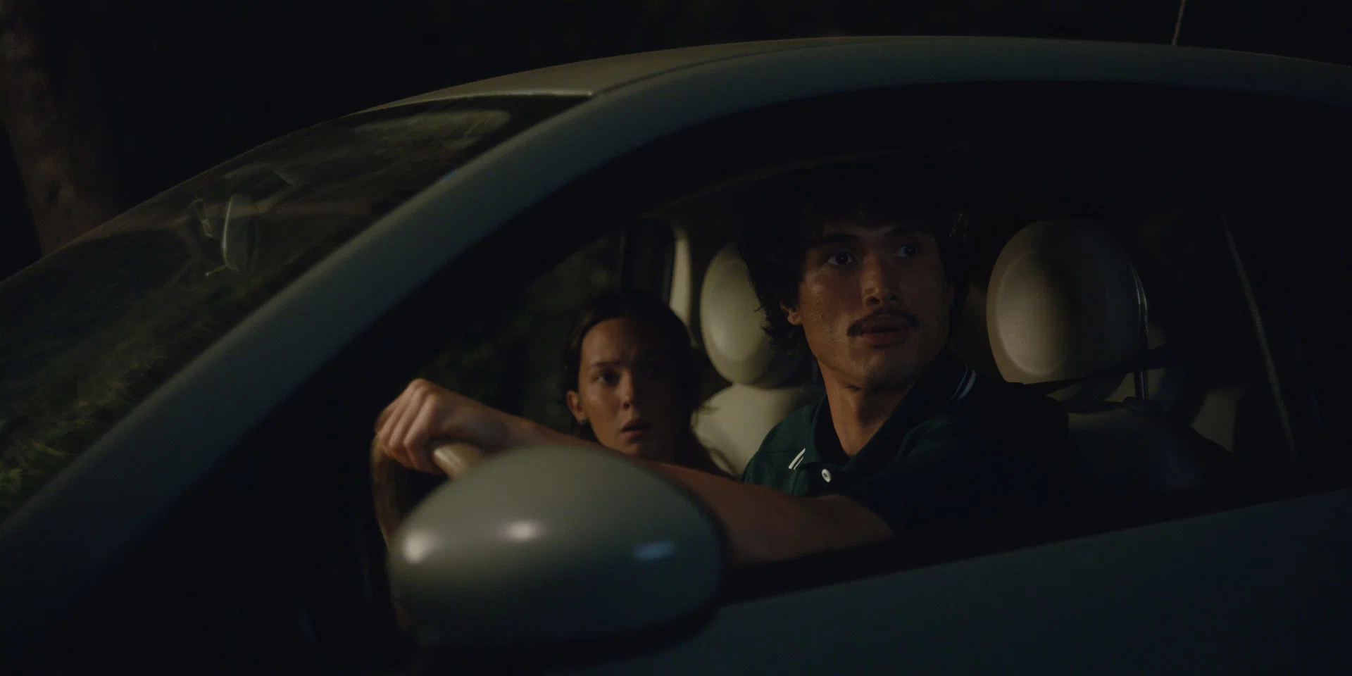 A Brilliant, Exciting Follow-Up Shackled by Its Own Franchise 12 Beef. (L to R) Cailee Spaeny as Ashley Miller, Charles Melton as Austin Davis in episode 201 of Beef. Cr. Courtesy of Netflix © 2026
