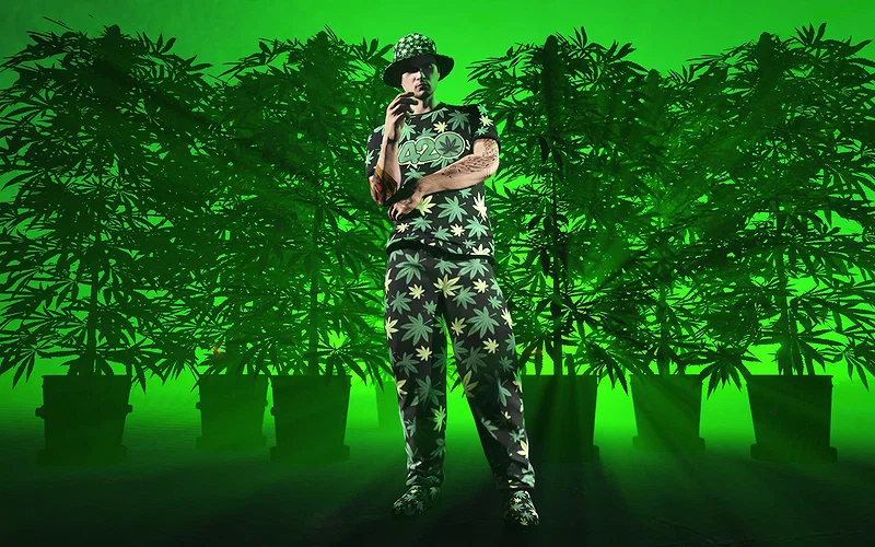 All Weekly Bonuses, Free Gifts & Discounts 2 420 Multicolor outfit in GTA Online.