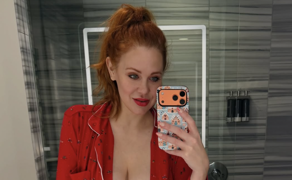 Maitland Ward clicking a mirror selfie  