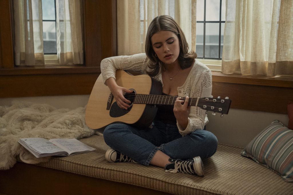 Hannah (Ella Bright) in OFF CAMPUS