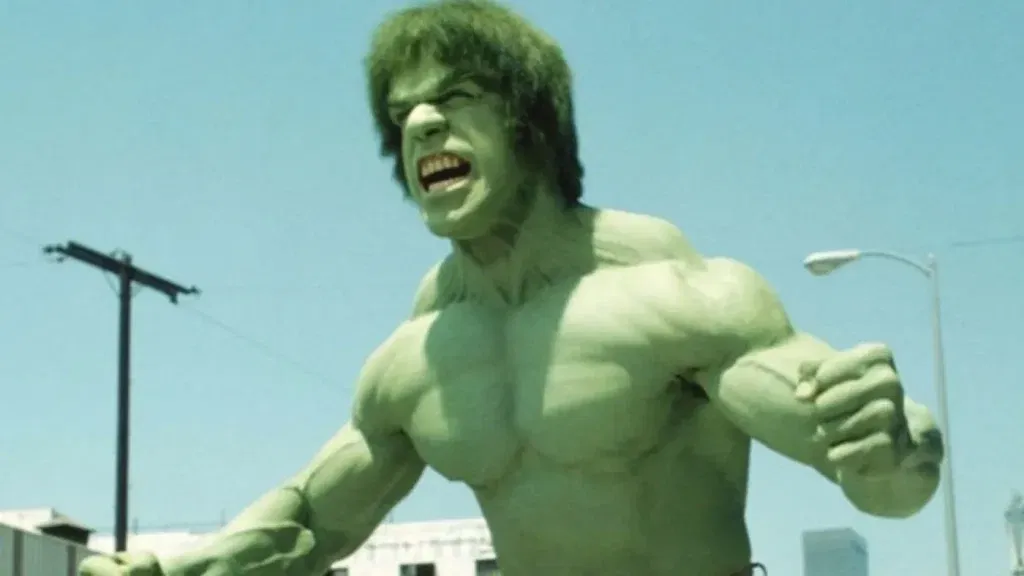 The Hulk bellows on the street