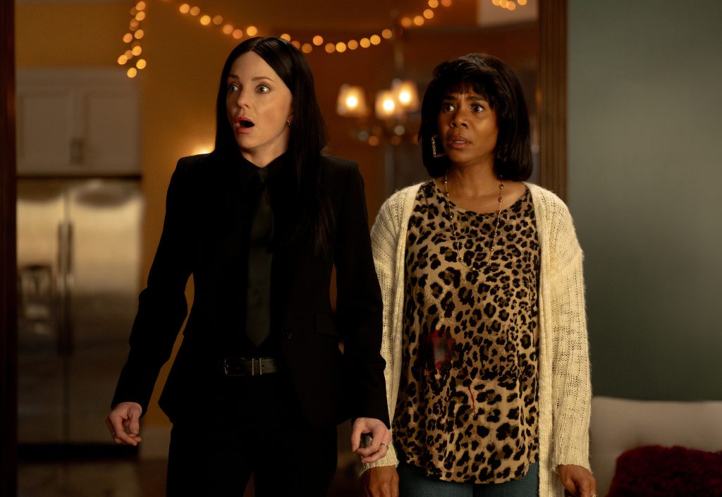 The Wayans Deliver Another Joke-First Parody 1 Anna Faris plays Cindy and Regina Hall plays Brenda in Scary Movie from Paramount Pictures.