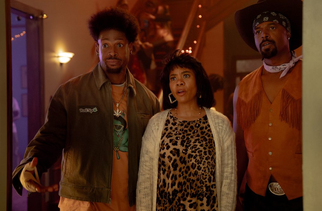 The Wayans Deliver Another Joke-First Parody 2 Marlon Wayans plays Shorty, Regina Hall plays Brenda and Shawn Wayans plays Ray in Scary Movie from Paramount Pictures.