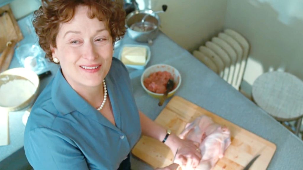Meryl Streep cuts chicken