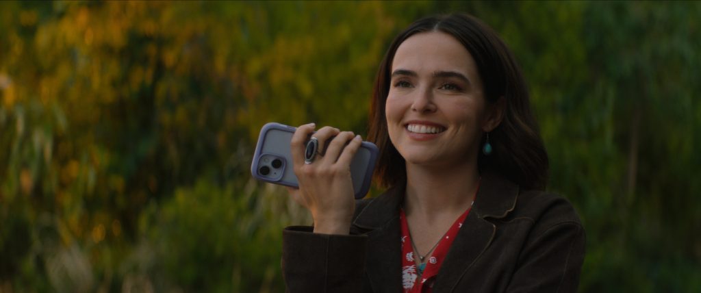 zoey deutch in voicemails for isabelle 