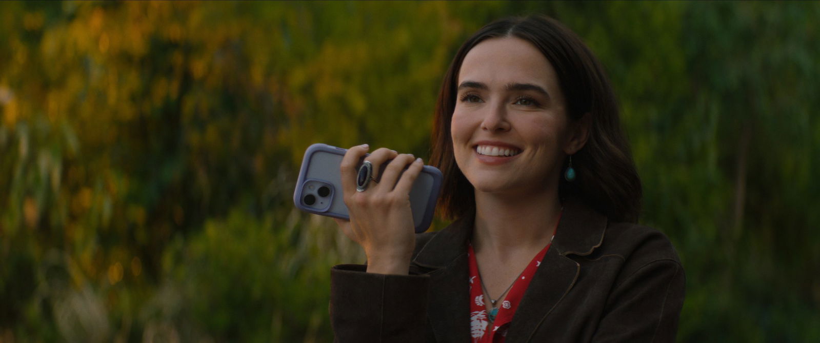 Zoey Deutch as Jill making a call in Voicemails for Isabelle