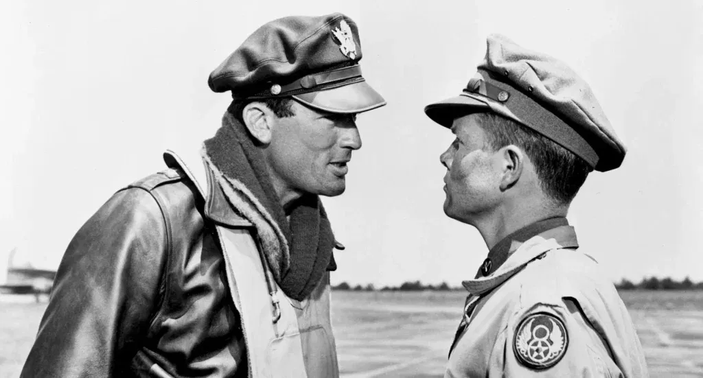 Gregory Peck talks to a World War II soldier