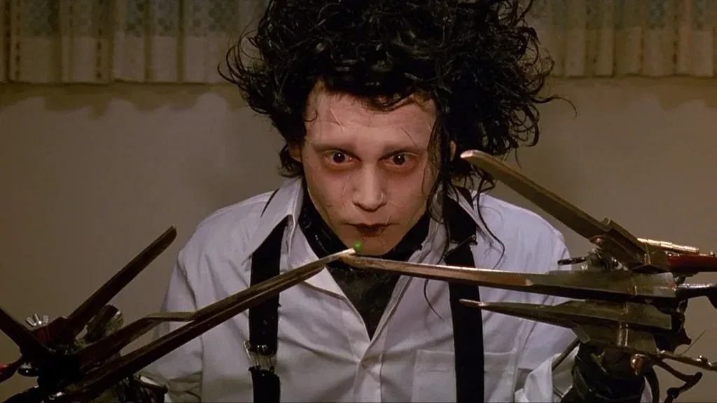 Edward tries to eat a pea with his scissorhands