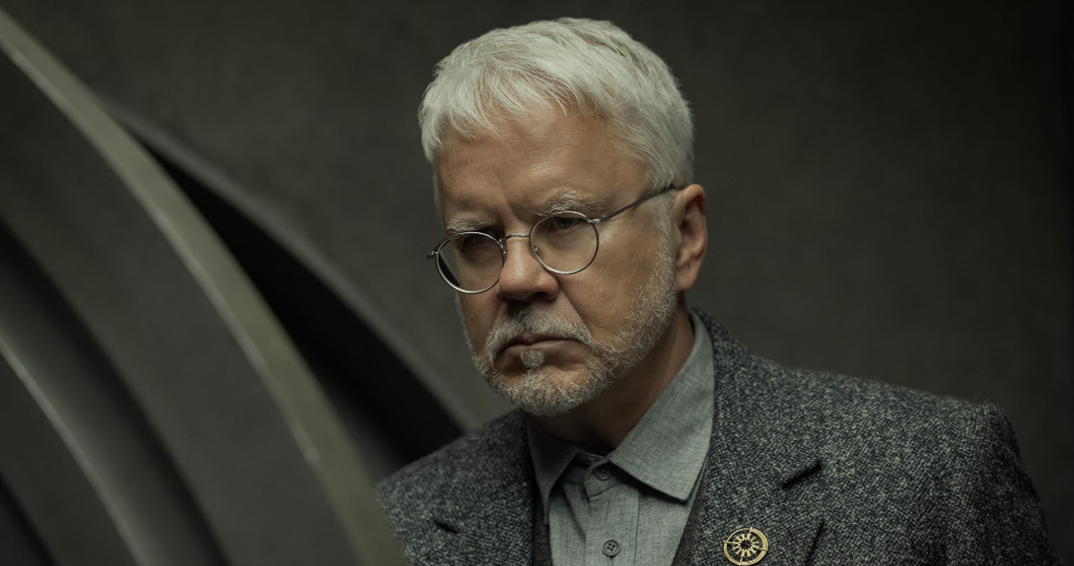 Tim Robbins in Silo (2023)