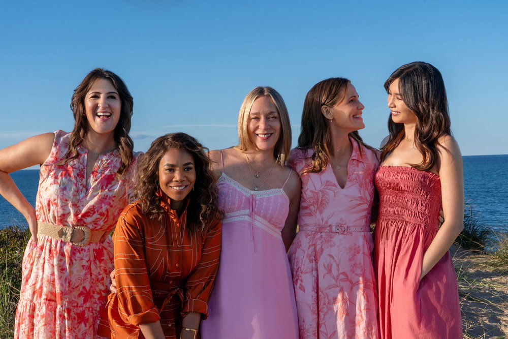  (l-r) DArcy Carden as Brooke, Regina Hall as Dru-Ann, Chloë Sevigny as Tatum, Jennifer Garner as Hollis, Gemma Chan as Gigi -- (Photo by: Seacia Pavao/Peacock)