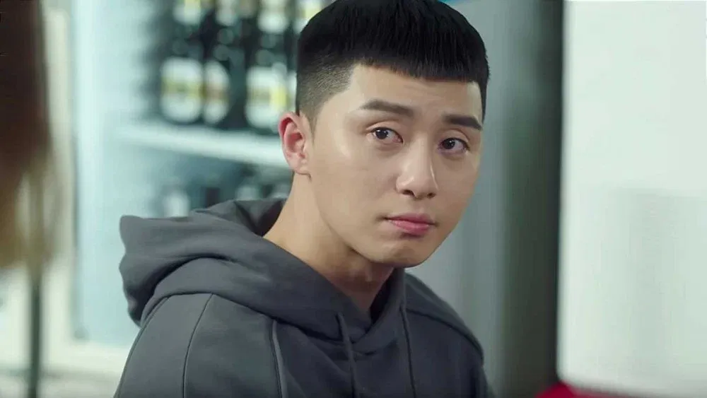 Park Seo-joon portraying the character Park Sae-ro-yi in the drama Itaewon Class.