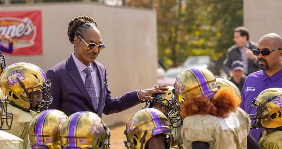 Snoop Dogg and Mike Epps in The Underdoggs (2024)