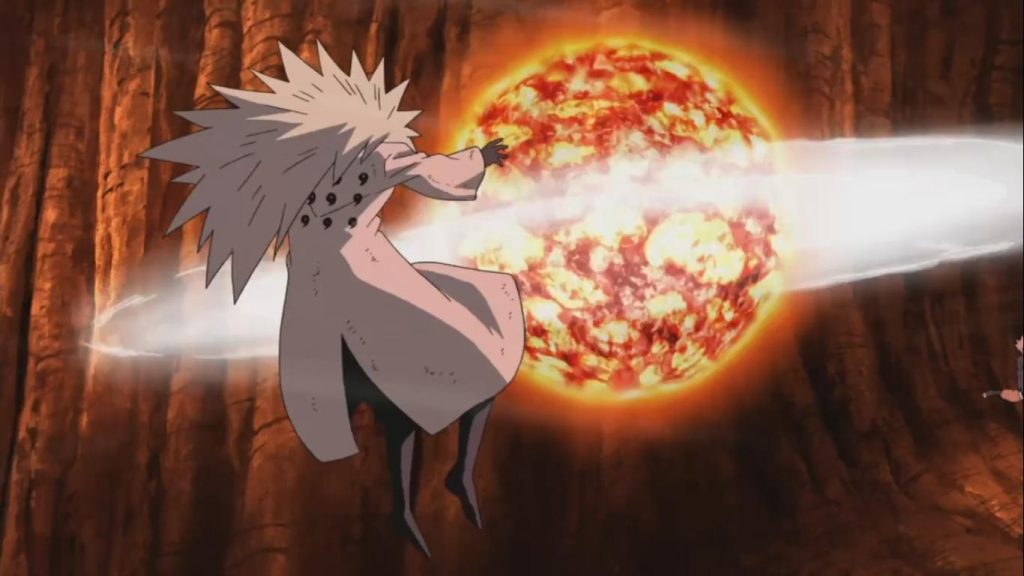 Madara trong trạng thái Lục Đạo Tiên Nhân bị Naruto tấn công.