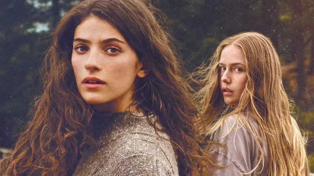 Ella Rubin as Annie Jacobson and Amélie Hoeferle as Ramona in Sterling Point