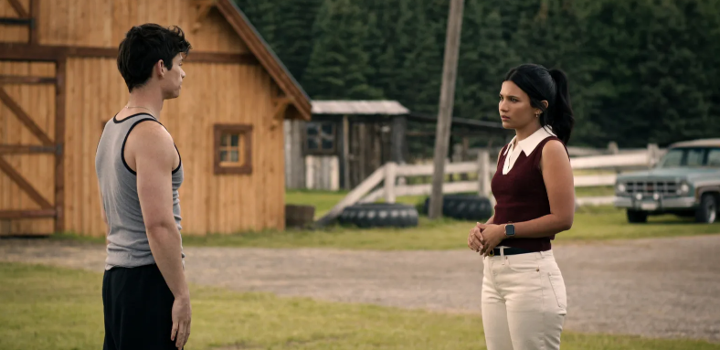 Ashby Gentry as Alex Walter and Nikki Rodriguez as Jackie Howard in episode one of season three of My Life with the Walter Boys