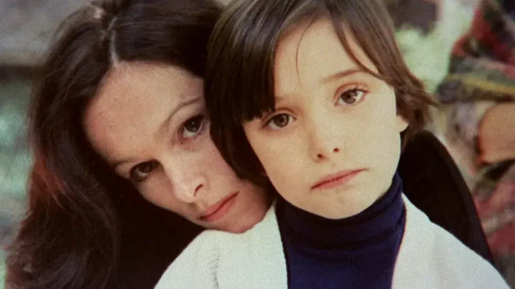 A still from Cría Cuervos