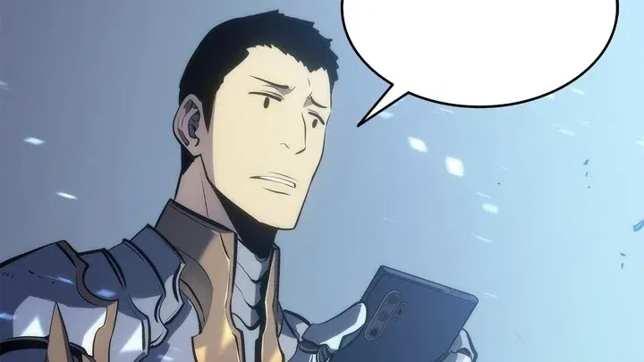 Solo Leveling: The Most Powerful Tanker-Class Hunters, Ranked 5 Park Jongsoo looking at his phone