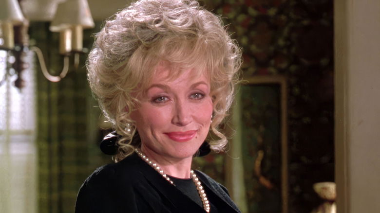 36-years-later-dolly-parton-s-best-movie-conquers-paramount-after-her