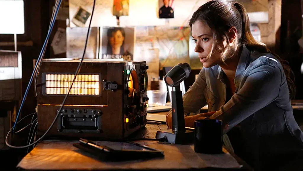 Peyton List as Raimy in Frequency