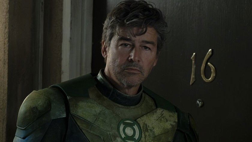Lanterns Reveals First Look At Hal Jordan s Battered Green Lantern Suit lanterns-reveals-first-look-at-hal-jordan-s-battered-green-lantern-suit