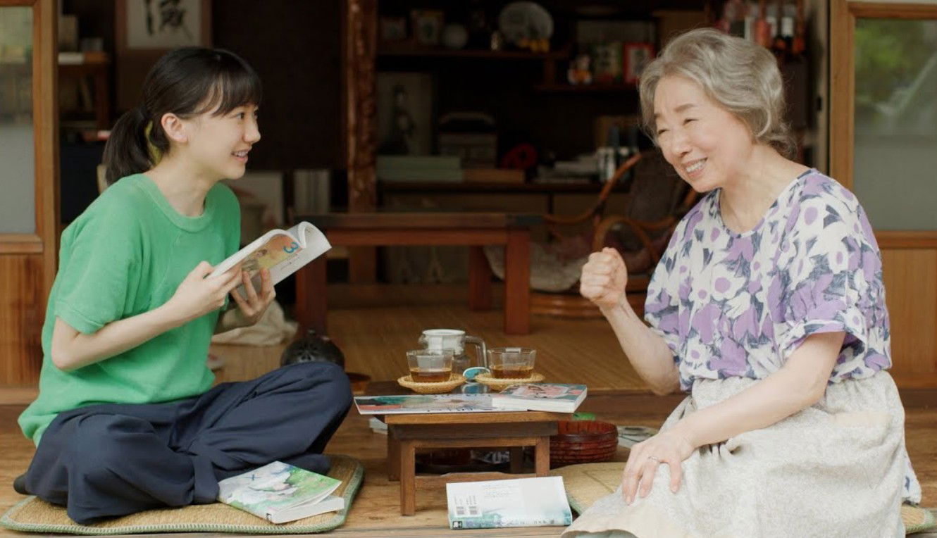 Mana Ashida and Nobuko Miyamoto in a scene from the 2022 Japanese drama film BL Metamorphosis.