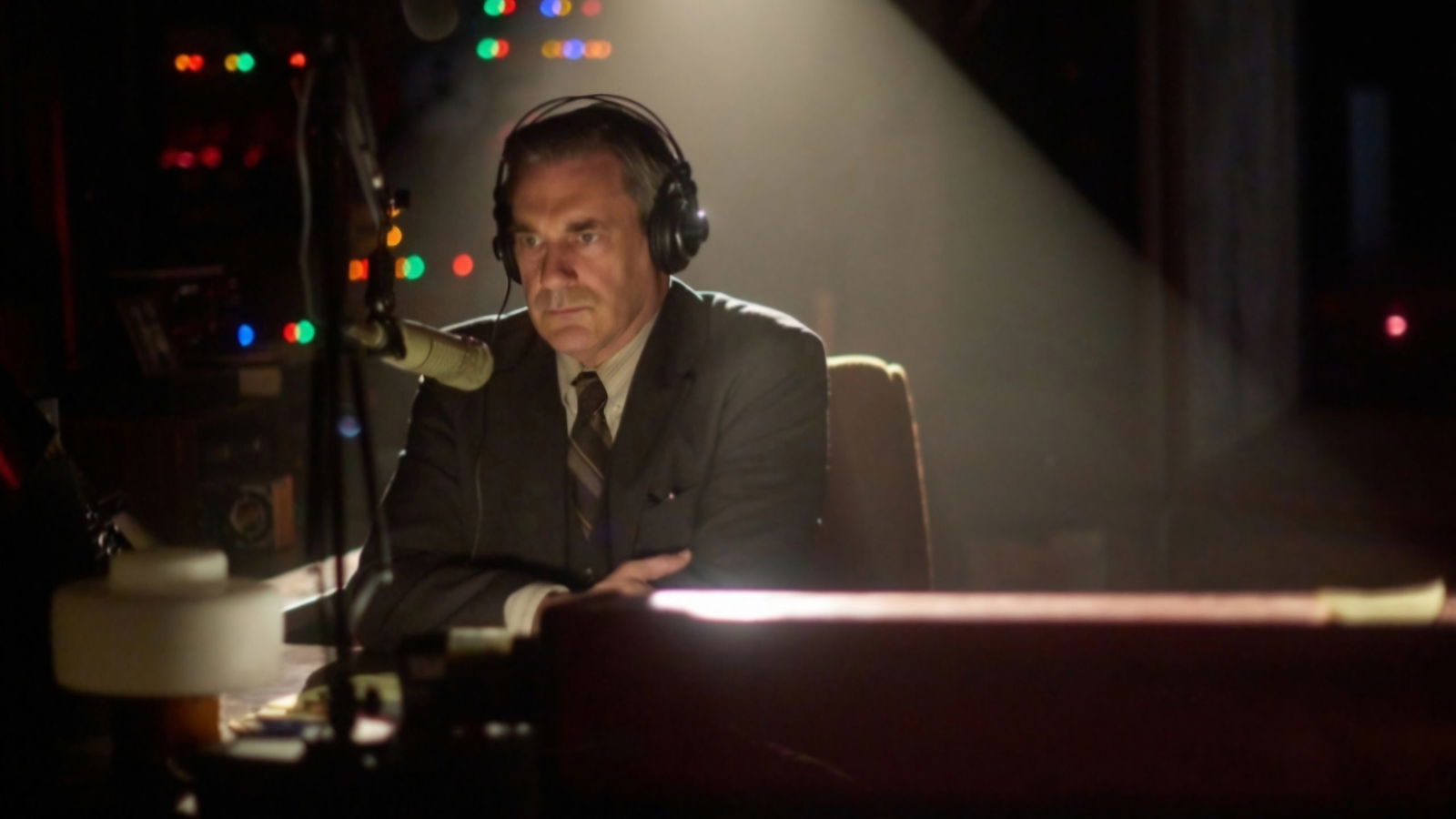 Jon Hamm in American Hostage (2026) | Image via Amazon MGM Studios