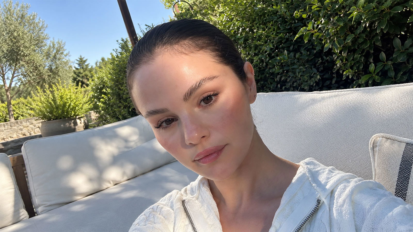 Selena Gomez Officially Reveals the Serious Addiction That Permanently Changed Her Voice
