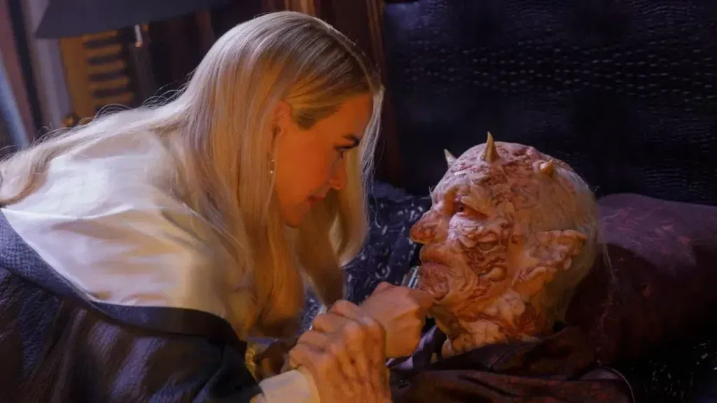 American Horror Story 13 Episodes 11-12 Recap: The Coven's Plan Goes Horribly Wrong 15 Sarah Paulson's Cordelia Goode with Mr. Nas in American Horror Story: 13